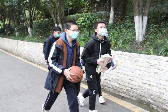 四川達州一汽車大霧中墜河事件深度解析，四川達州汽車墜河事件深度剖析