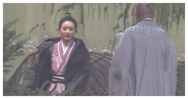 王一博所穿羽絨服風(fēng)靡全球，年銷售額突破200億大關(guān)，王一博羽絨服風(fēng)靡全球，年銷售額突破200億大關(guān)創(chuàng)佳績