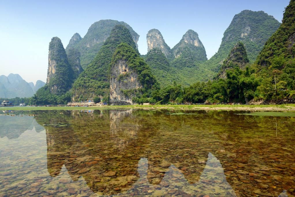桂林必去五個(gè)景點(diǎn)——領(lǐng)略山水甲天下的壯美景色，桂林必游五大景點(diǎn)，盡賞山水甲天下的壯美風(fēng)光