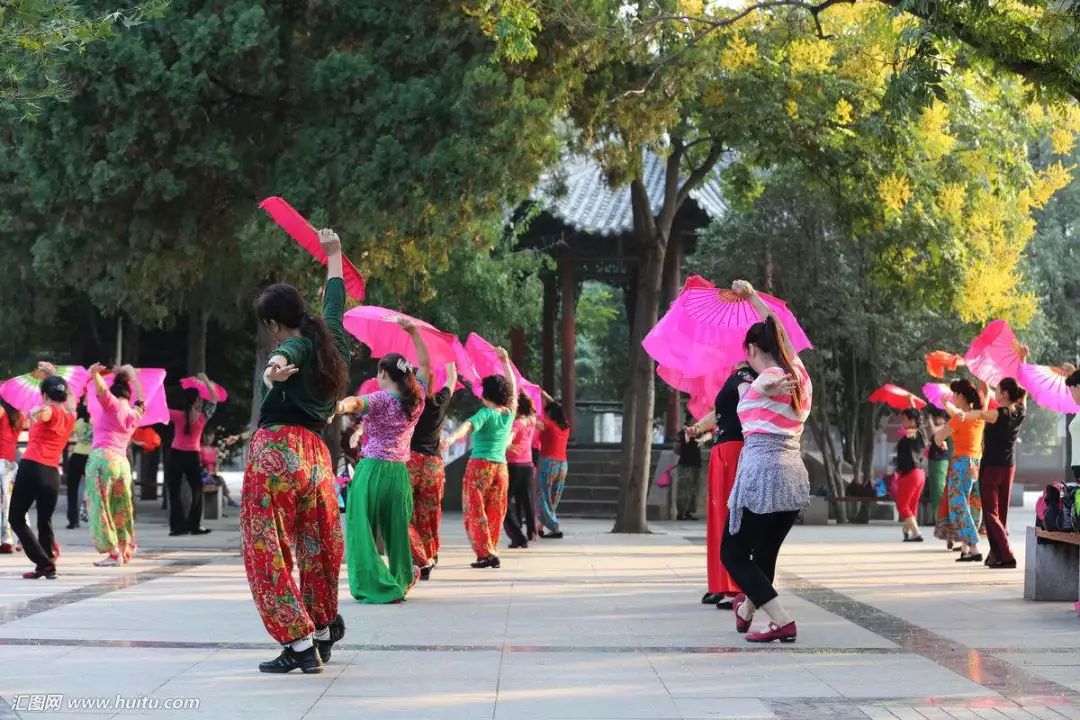 廣場(chǎng)舞視頻大全，舞動(dòng)生活的多彩篇章，廣場(chǎng)舞盛宴，舞動(dòng)生活的多彩篇章