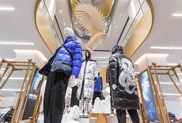 萬元羽絨服賣不動？波司登換個賽道跑熱，波司登新策略，換道領(lǐng)跑，萬元羽絨服銷售逆襲之路