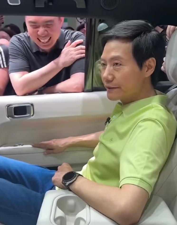 李想致謝雷軍站臺，友誼的力量與共同前行的勇氣，雷軍站臺見證李想的致謝，友誼與共同前行的力量閃耀時刻