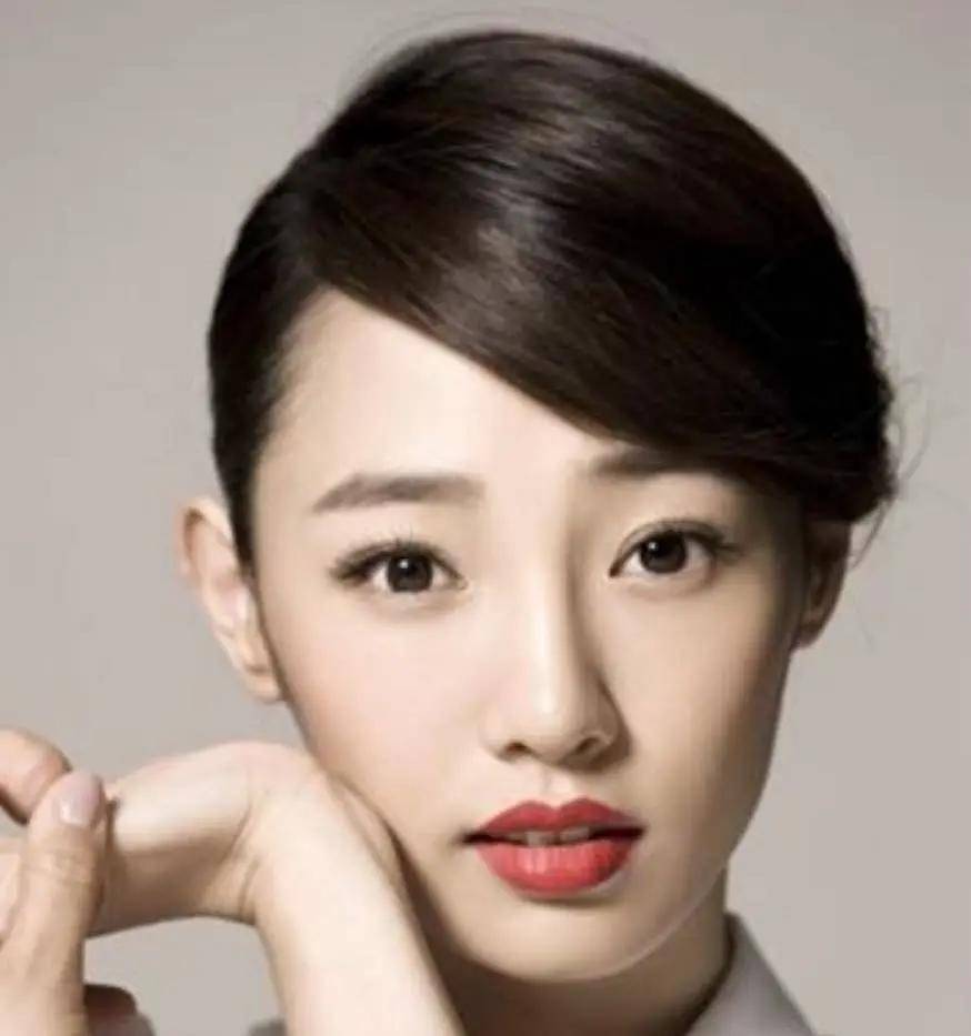 璀璨星途，一位演員女明星的閃耀人生，璀璨星途，女演員的閃耀人生旅程