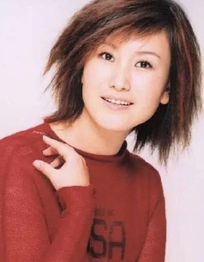 演員王茜個(gè)人資料，一位閃耀于熒屏的杰出表演藝術(shù)家，杰出表演藝術(shù)家王茜的個(gè)人資料揭秘，熒屏上的閃耀之星