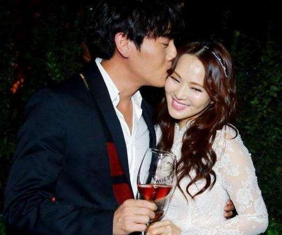 伊能靜秦昊疑似婚變，娛樂圈的焦點(diǎn)與猜測(cè)，伊能靜秦昊婚姻狀況成謎，娛樂圈熱議婚變傳聞