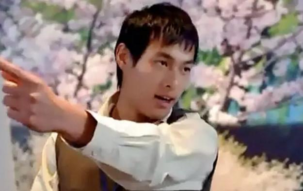 爆紅小生被掰彎——網(wǎng)絡(luò)時代的偶像變遷與粉絲文化的新解讀，爆紅小生遭遇角色轉(zhuǎn)變，網(wǎng)絡(luò)時代偶像變遷與粉絲文化的深度解讀
