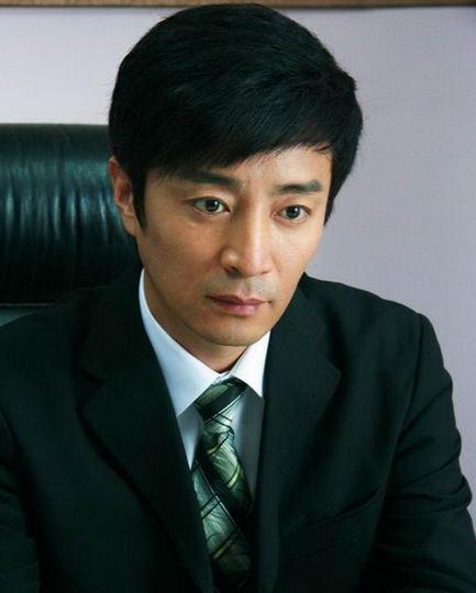 何中華個(gè)人資料，探索一位杰出人物的生平與成就，何中華生平與成就概覽，杰出人物的探索之旅