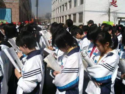 衡水二中女生抖音奶片現(xiàn)象深度解析，衡水二中女生抖音奶片現(xiàn)象背后的社會(huì)洞察與深度解析