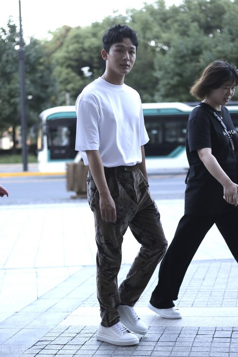 竇驍個人資料簡介及妻子，竇驍個人資料簡介與妻子何超蓮揭秘