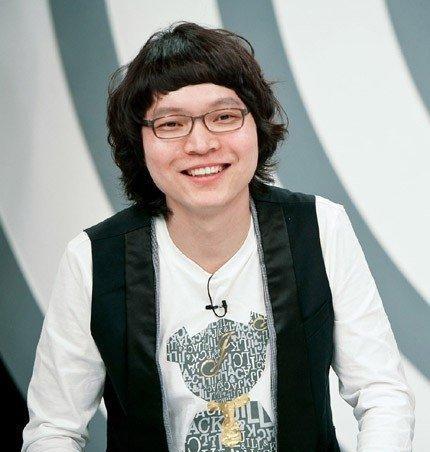 明星、藝人與經(jīng)紀(jì)公司的交織，15歲藝人的起步之路，明星起步之路，藝人與經(jīng)紀(jì)公司的交織，15歲藝人的成長(zhǎng)之路