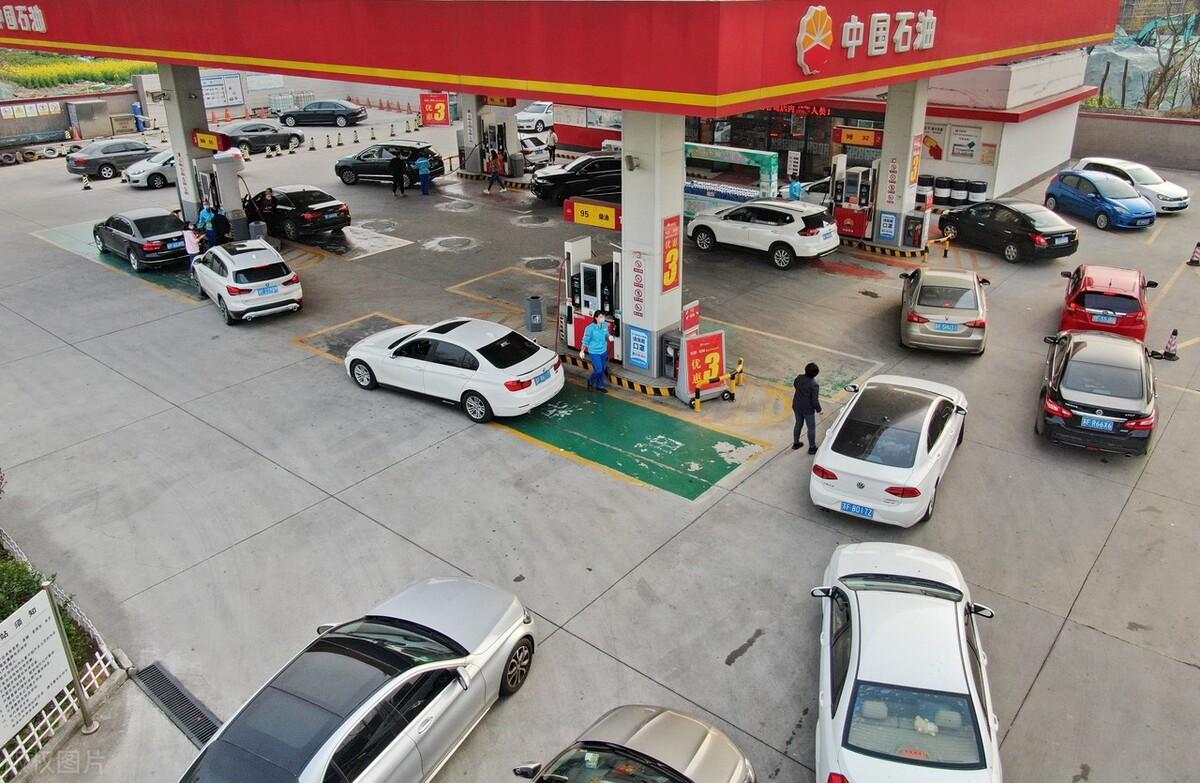 今日油價變動，關(guān)于92汽油的探討，今日油價變動，聚焦92汽油市場動態(tài)