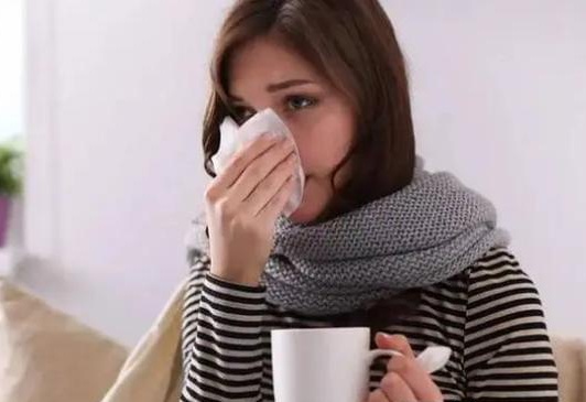 女子陽了堅(jiān)稱是感冒，一場關(guān)于健康與認(rèn)知的探討，女子堅(jiān)稱陽性癥狀為感冒，健康認(rèn)知與健康探討的焦點(diǎn)