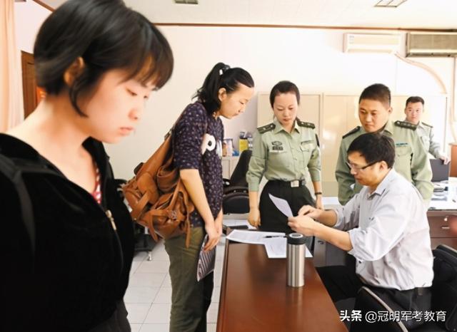 高中在校生入伍后能否參加高考的問題探討，高中在校生入伍與高考參與權(quán)益探討，能否繼續(xù)參加高考的問題分析