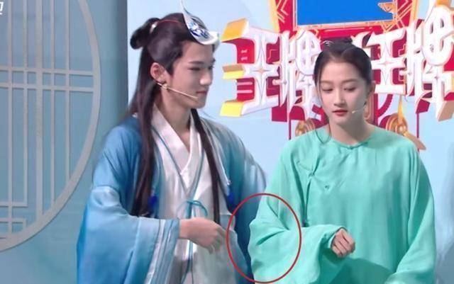 關曉彤懷孕臨近生產，肚子疼痛的挑戰(zhàn)與期待，關曉彤臨近生產，挑戰(zhàn)與期待中的肚子疼痛之路
